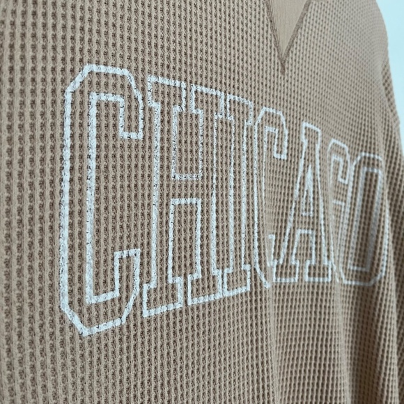 aerie - Ultra-Cozy Waffle Knit CHICAGO Graphic Beige Crew Neck Sweatshirt - XL - Picture 11 of 14